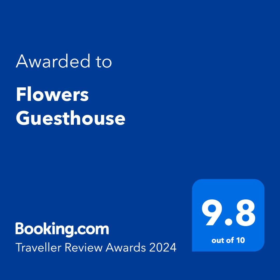 Flowers Guesthouse ติรานา ภายนอก รูปภาพ